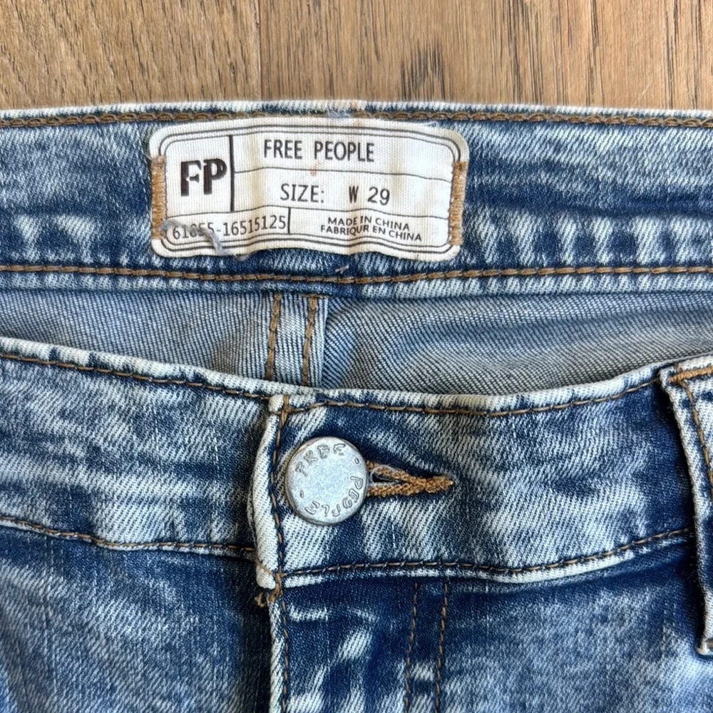 Free People Great Heights Distressed Jeans Size 29 - Picture 3 of 8